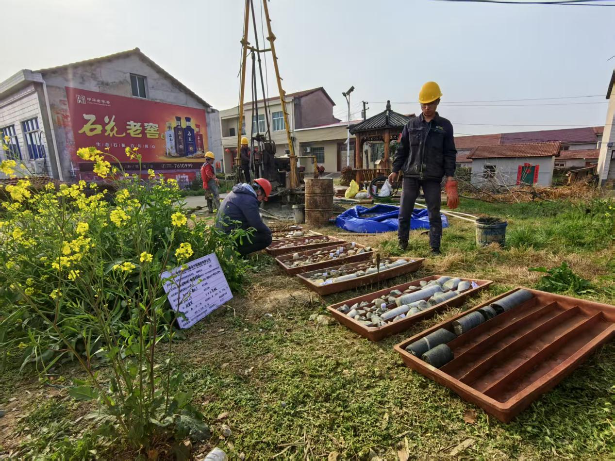 图1二勘院阜阳至黄冈铁路定测钻探现场.jpg